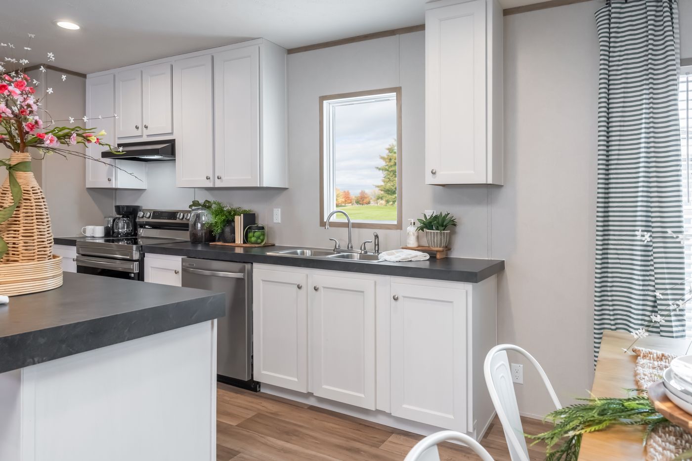 Vista 38HZN28483AH Double Wide by Horizon Homes thumbnail 7